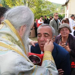 Митрополит Амфилохије у манастиру Косијерево, покрај моштију Светог Арсенија, са више архијереја СПЦ служио Свету службу Божију