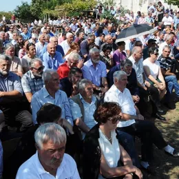 Митрополит Амфилохије у манастиру Косијерево, покрај моштију Светог Арсенија, са више архијереја СПЦ служио Свету службу Божију