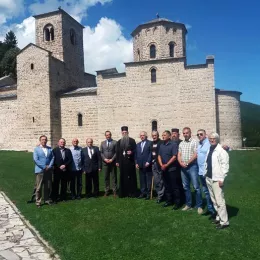 Епископ Јоаникије примио чланове почасног предсједништва Удружења Васојевића