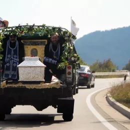 Свети Арсеније дочекан у манастиру Косијереву