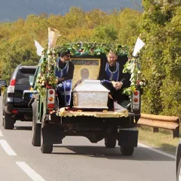 Свети Арсеније дочекан у манастиру Косијереву