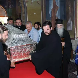 Свети Арсеније дочекан у манастиру Косијереву