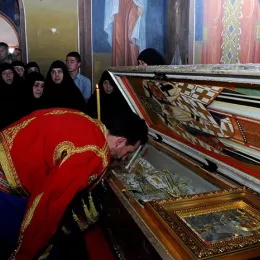 Свети Арсеније дочекан у манастиру Косијереву