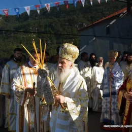 Патријарх Иринеј у Грбљу: Не напуштајте своја огњишта! (видео)