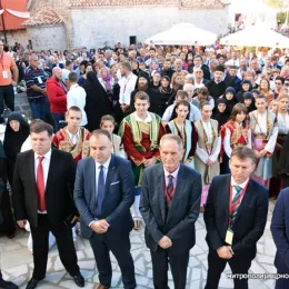 Патријарх Иринеј у Грбљу: Не напуштајте своја огњишта! (видео)