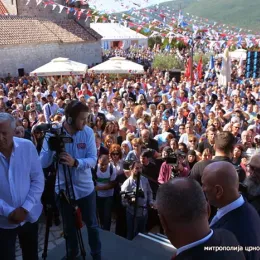 Патријарх Иринеј у Грбљу: Не напуштајте своја огњишта! (видео)
