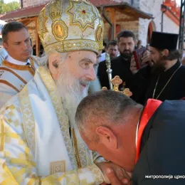 Патријарх Иринеј у Грбљу: Не напуштајте своја огњишта! (видео)