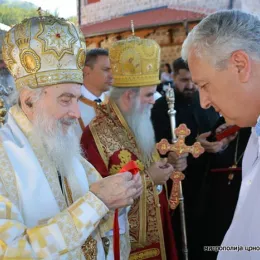 Патријарх Иринеј у Грбљу: Не напуштајте своја огњишта! (видео)