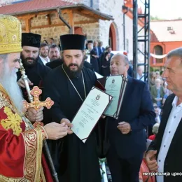 Патријарх Иринеј у Грбљу: Не напуштајте своја огњишта! (видео)