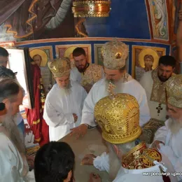 Патријарх Иринеј у Грбљу: Не напуштајте своја огњишта! (видео)