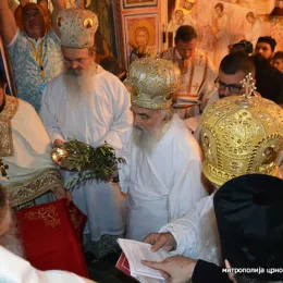 Патријарх Иринеј у Грбљу: Не напуштајте своја огњишта! (видео)