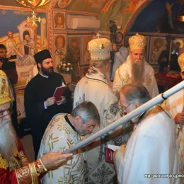 Патријарх Иринеј у Грбљу: Не напуштајте своја огњишта! (видео)