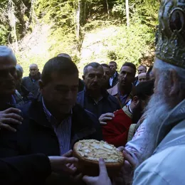 Владика Јоаникије: Крст је знак силе Божје и нашег искупљења