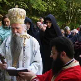 Владика Јоаникије: Крст је знак силе Божје и нашег искупљења