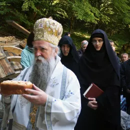 Владика Јоаникије: Крст је знак силе Божје и нашег искупљења