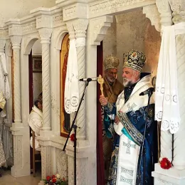 ОСВЕЋЕН ПРВИ ХРАМ ПОСВЕЋЕН JАСЕНОВАЧКИМ НОВОМУЧЕНИЦИМА