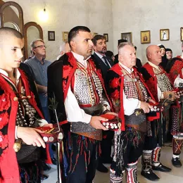 ОСВЕЋЕН ПРВИ ХРАМ ПОСВЕЋЕН JАСЕНОВАЧКИМ НОВОМУЧЕНИЦИМА