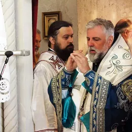 ОСВЕЋЕН ПРВИ ХРАМ ПОСВЕЋЕН JАСЕНОВАЧКИМ НОВОМУЧЕНИЦИМА