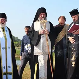 ОСВЕЋЕН ПРВИ ХРАМ ПОСВЕЋЕН JАСЕНОВАЧКИМ НОВОМУЧЕНИЦИМА