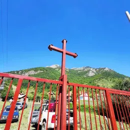 Поново скинут крст са капије црквишта у Мартовићима код Плава