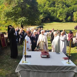 На темељима храма Усековање главе Јована Kрститеља служена Литургија 