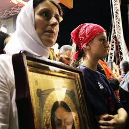 Десетине хиљада верних на свенародном молебну за светињу брака и породице, слогу и мир у нашем народу (УЖИВО))