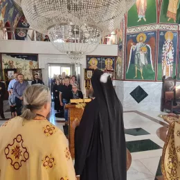 Епископ Методије служио заупокојену Литургију у манастиру Светог Саве у Голији поводом упокојења Ксеније Давидовић 