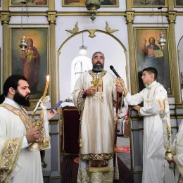 Литургијско сабрање у Андријевици: Митрополит Јоаникије и Епископ Методије служили Литургију, освештали нови звоник и бисту војводи Петру Бојовићу