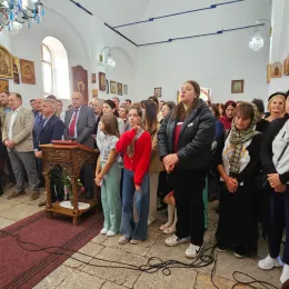 Литургијско сабрање у Андријевици: Митрополит Јоаникије и Епископ Методије служили Литургију, освештали нови звоник и бисту војводи Петру Бојовићу