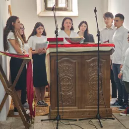 Литургијско сабрање у Андријевици: Митрополит Јоаникије и Епископ Методије служили Литургију, освештали нови звоник и бисту војводи Петру Бојовићу