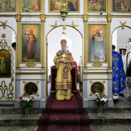 Литургијско сабрање у Андријевици: Митрополит Јоаникије и Епископ Методије служили Литургију, освештали нови звоник и бисту војводи Петру Бојовићу