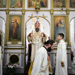 Литургијско сабрање у Андријевици: Митрополит Јоаникије и Епископ Методије служили Литургију, освештали нови звоник и бисту војводи Петру Бојовићу