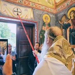 Митрополити Јоаникије и Методије освештали храм Светих Сергија и Вакха у Ђулићима код Андријевице