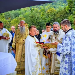 Митрополити Јоаникије и Методије освештали храм Светих Сергија и Вакха у Ђулићима код Андријевице