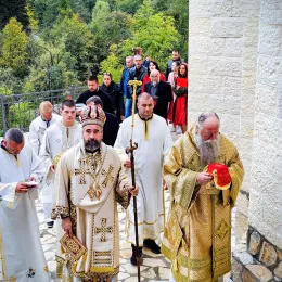 Митрополити Јоаникије и Методије освештали храм Светих Сергија и Вакха у Ђулићима код Андријевице