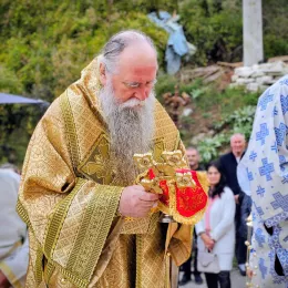 Митрополити Јоаникије и Методије освештали храм Светих Сергија и Вакха у Ђулићима код Андријевице