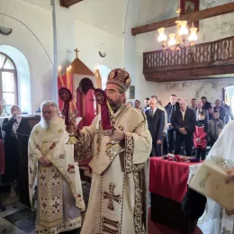Света Архијерејска Литургија у Гусињу