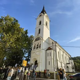 Патријарх Порфирије освештао обновљену Саборну цркву у Пакрацу