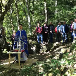Света Литургија на темељима манастира Св. Николе у Кичави
