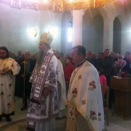 Епископ Јоаникије служио Литургију у храму Свете Петке у Расову