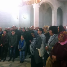 Епископ Јоаникије служио Литургију у храму Свете Петке у Расову