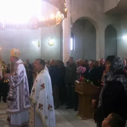 Епископ Јоаникије служио Литургију у храму Свете Петке у Расову