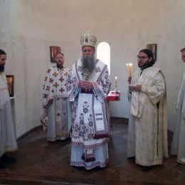 Литургијско сабрање у храму Светог Саве у Дапсићима