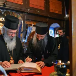 Патријарси антиохијски Јован X и српски Иринеј посјетили манастир Острог