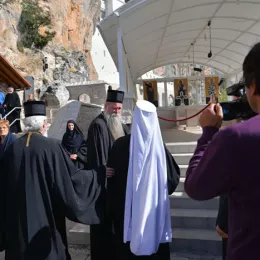 Патријарси антиохијски Јован X и српски Иринеј посјетили манастир Острог