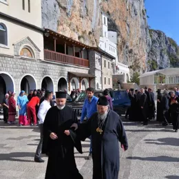 Патријарси антиохијски Јован X и српски Иринеј посјетили манастир Острог