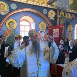 Освећење живописа у храму Благовијести у мојковачким Пољима