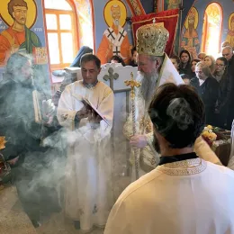 Освећење живописа у храму Благовијести у мојковачким Пољима