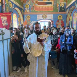 Освећење живописа у храму Благовијести у мојковачким Пољима