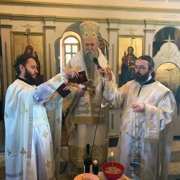 Освећење живописа у храму Благовијести у мојковачким Пољима